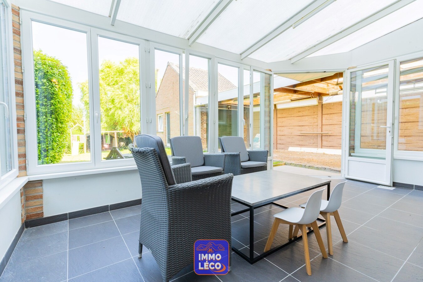 Superbe 3 façades avec jardin, garage, parking 4 voitures. COUP DE COEUR ! 