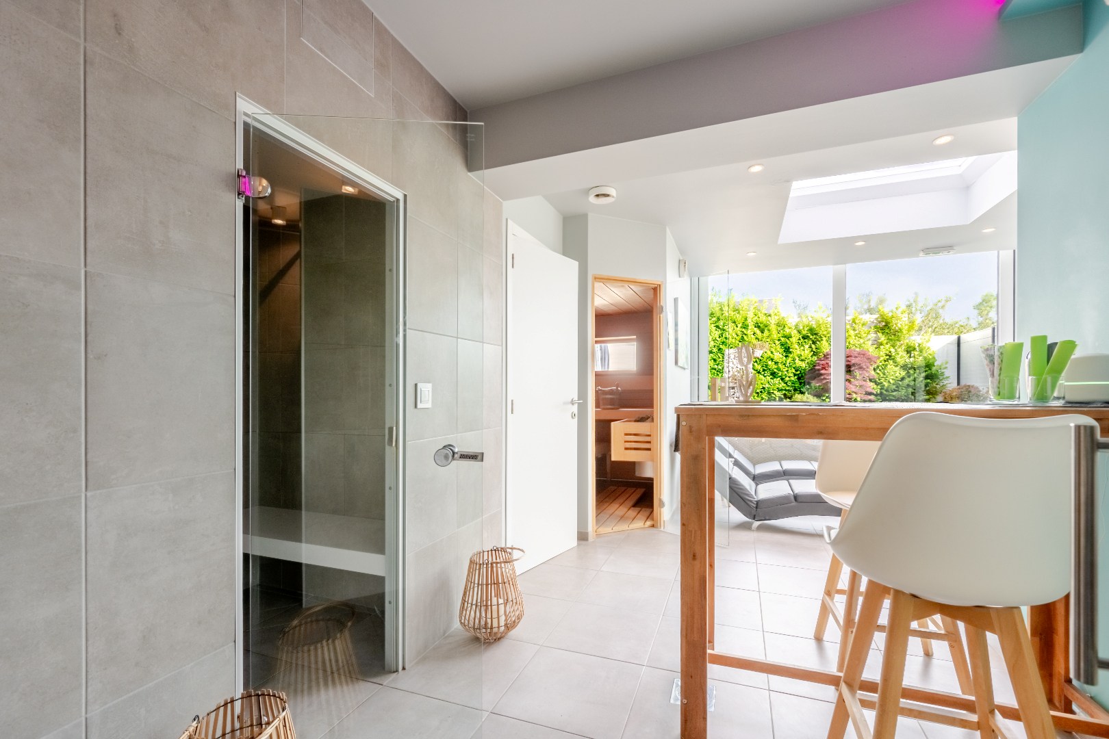 Energiezuinige villa met exclusieve wellness en polyvalent bijgebouw in Oostende 