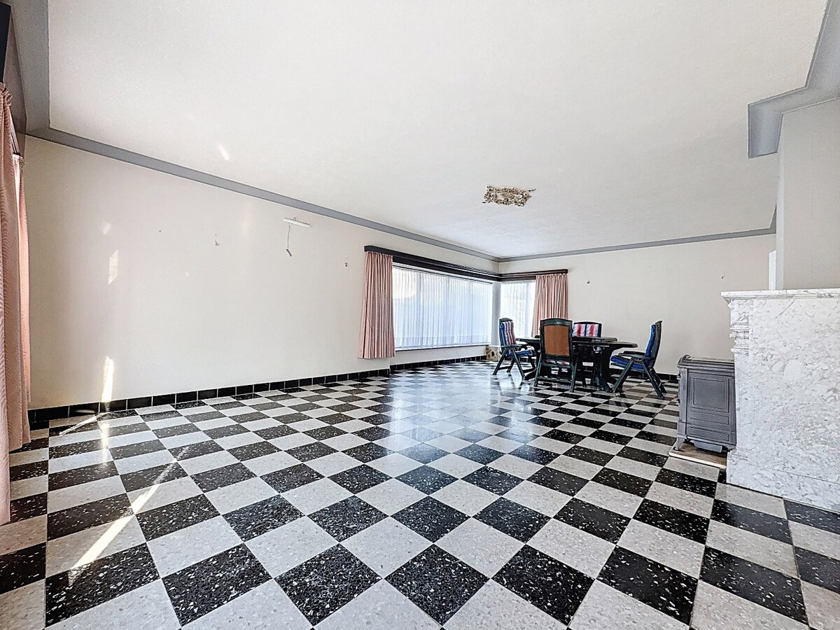 Karaktervolle woning met grote garage nabij centrum St.-Lievens-Houtem 