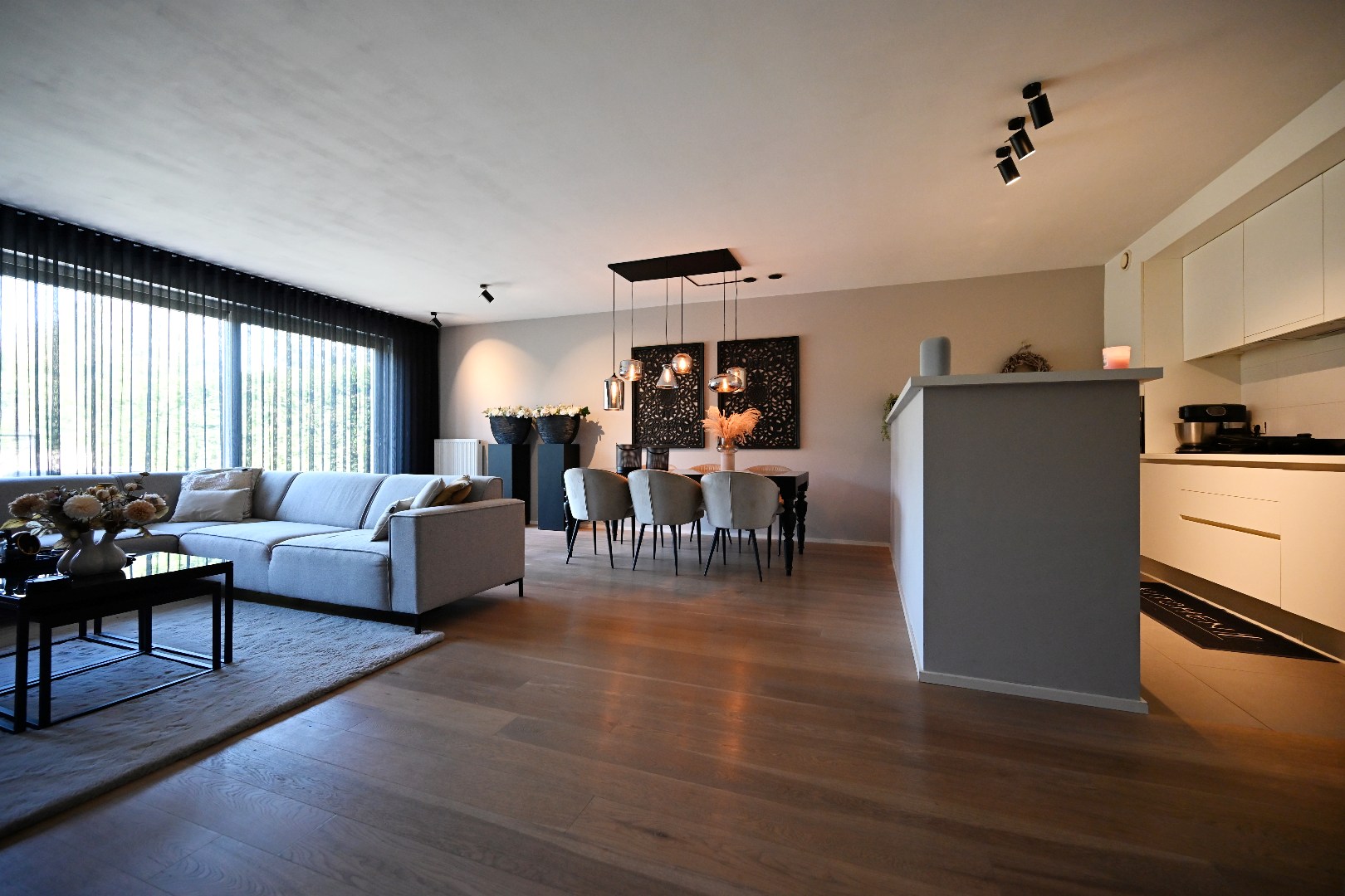 Moderne recente woning met 4 slpks, garage en tuintje nabij centrum Maldegem 