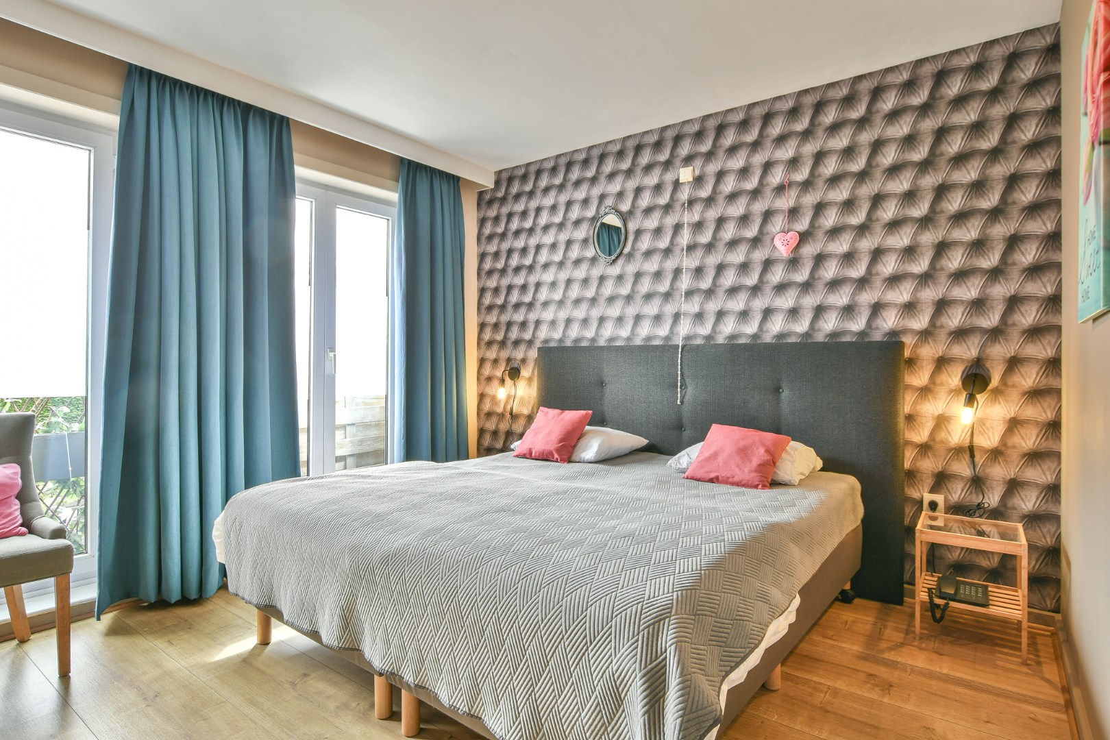 Unieke investeringskans: karaktervol hotel met 18 kamers &amp; woonmogelijkheden te koop! 