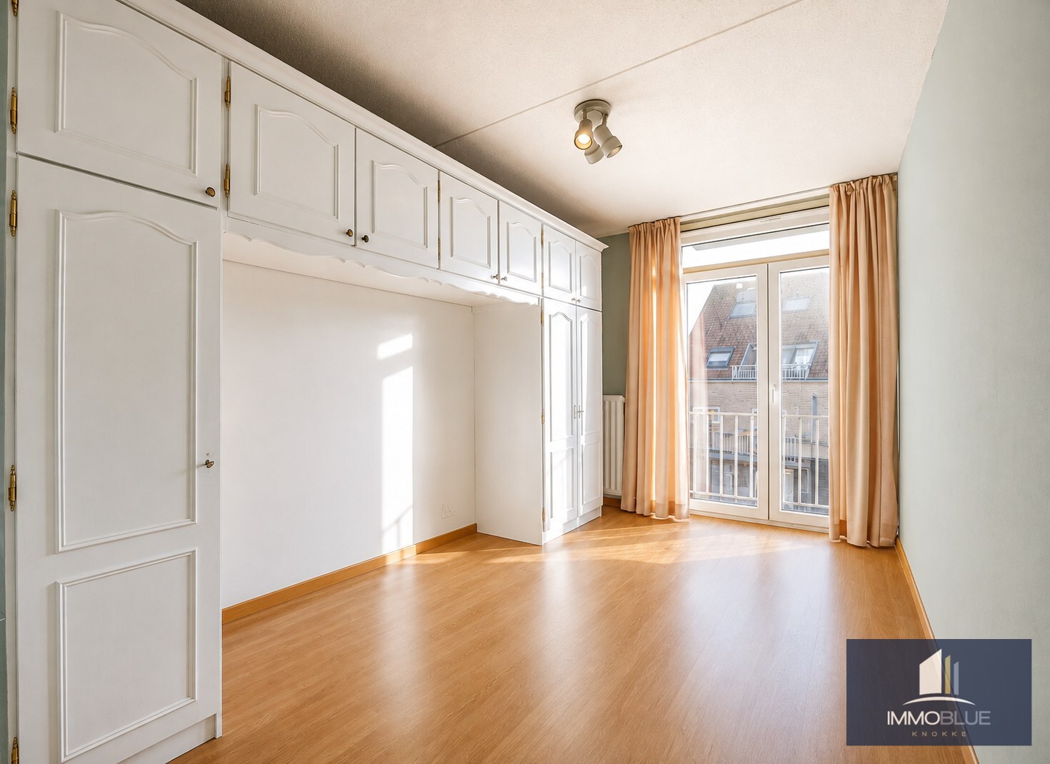 Appartement met frontaal zeezicht. 