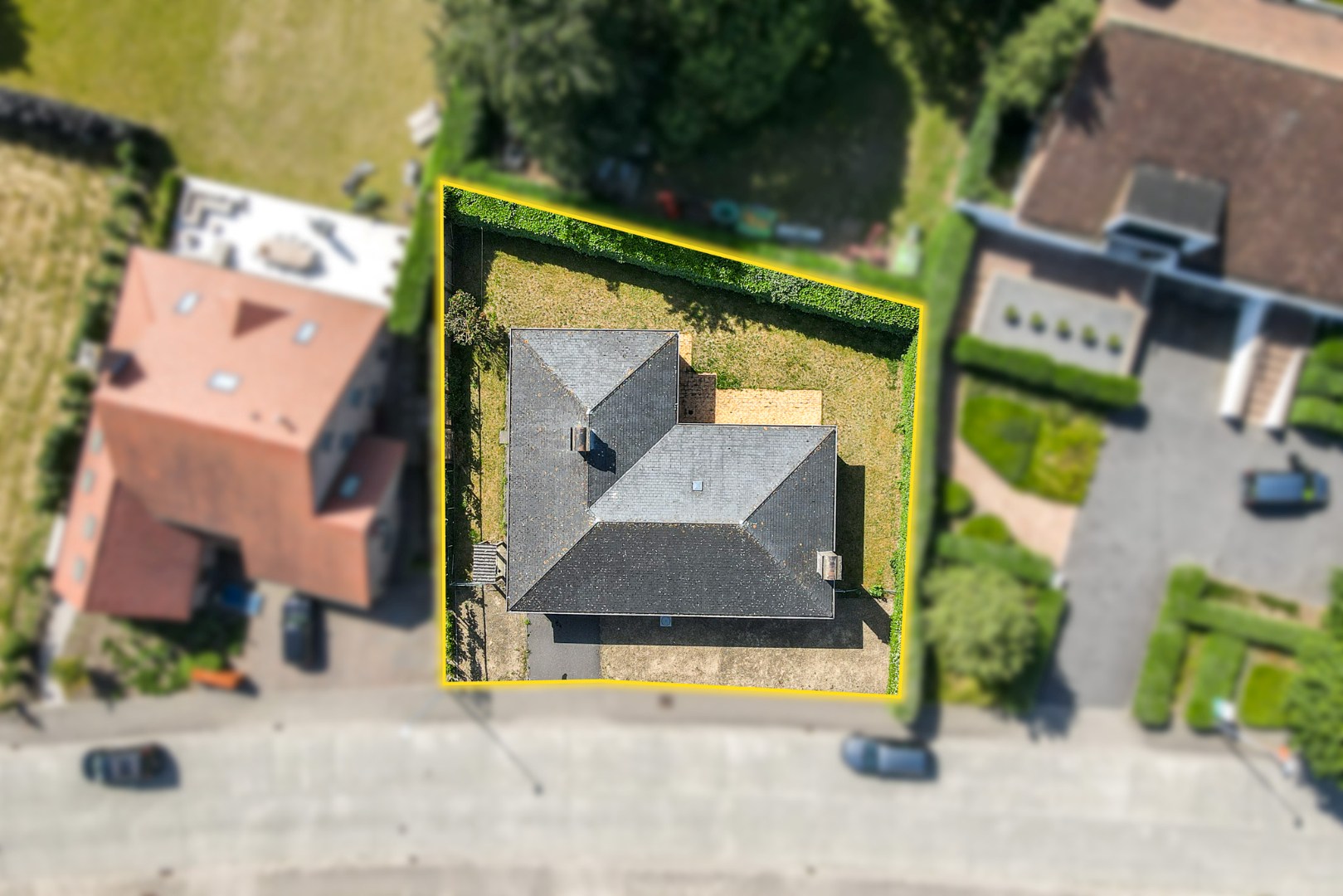 Vrijstaande bungalow met 3 slaapkamers, ruime garage en zonnige tuin 
