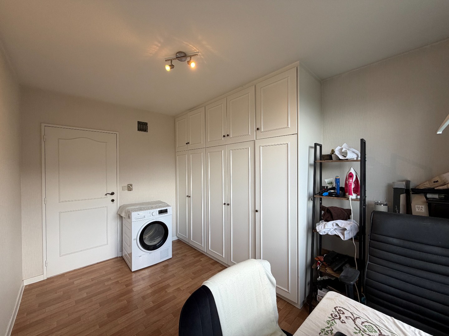 Ruim appartement met 2 slaapkamers, garage en airco in het centrum van Geel 