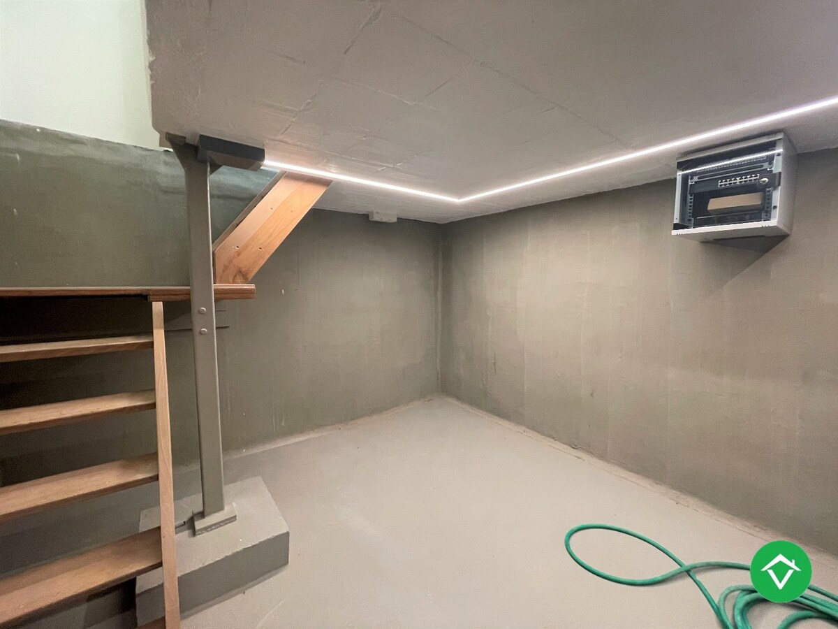 Ruime, gerenoveerde woning met twee slaapkamers te Roeselare 