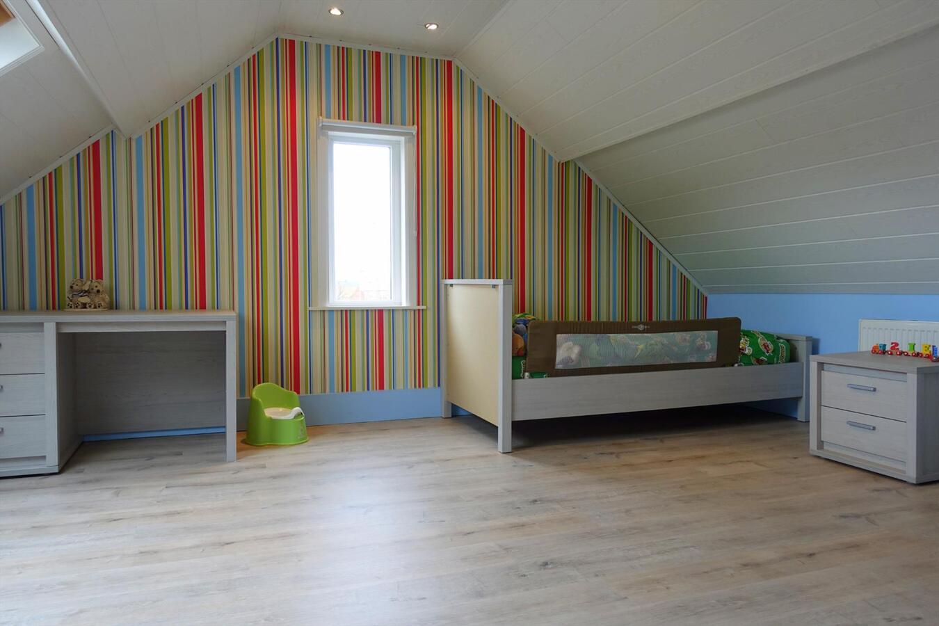 Centraal gelegen half-open woning 