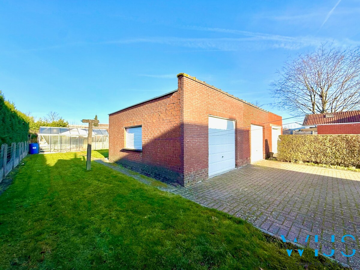 Halfopen bebouwing met vernieuwd dak en topligging in hartje Evergem ! 