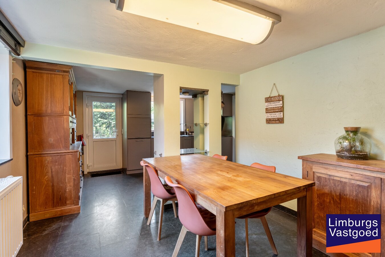 Centraal gelegen woning, 4 slpk, 180 m² bewoonbare oppervlakte, 9a 99ca 