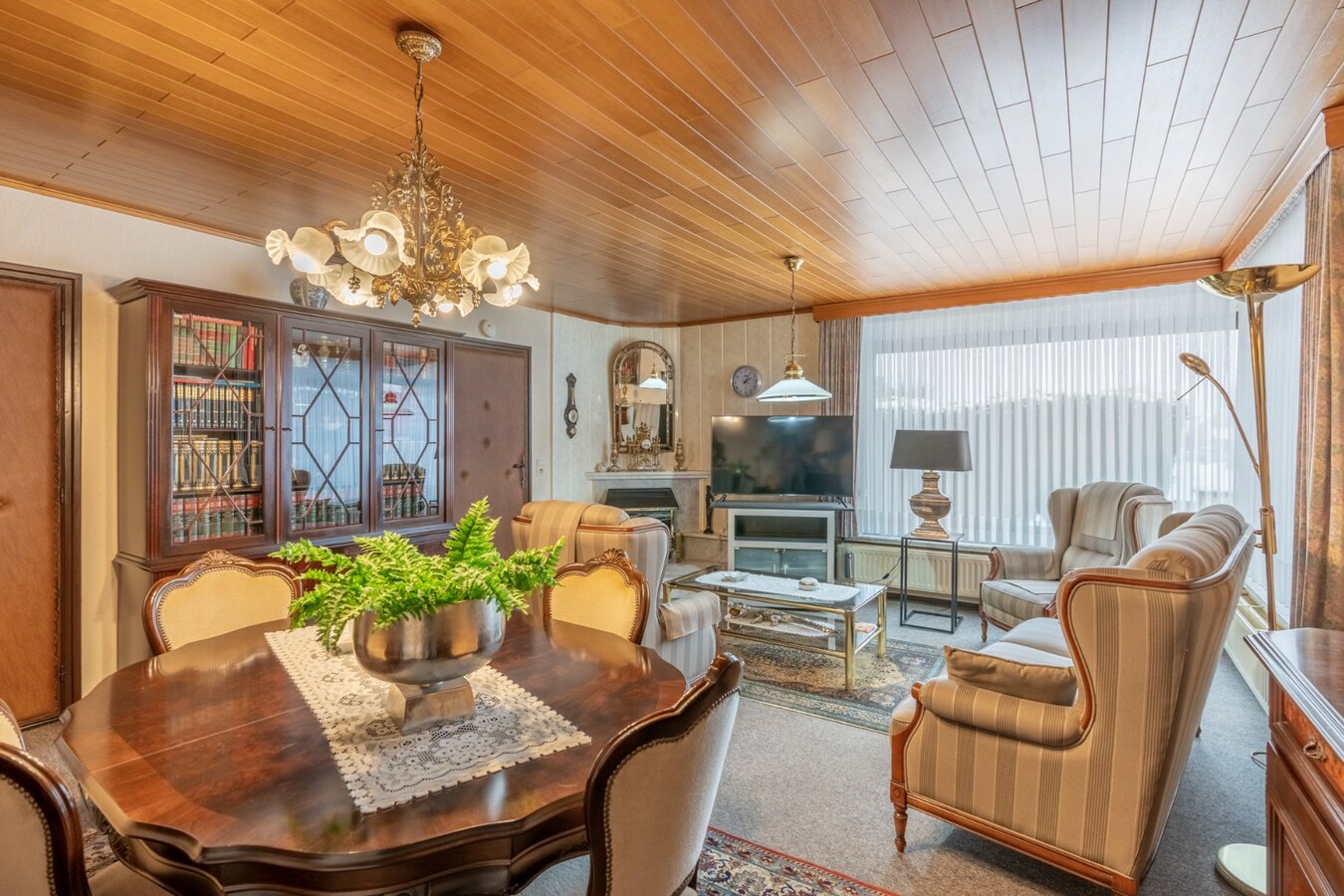 Rustig gelegen gelijkvloerse woning met garage en 3 slaapkamers in Niel-bij-As . 