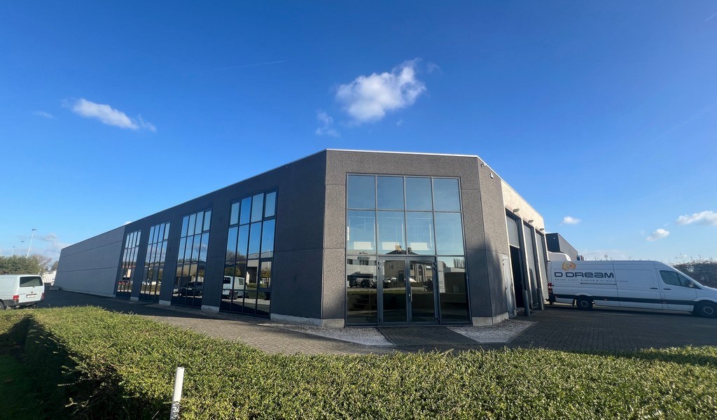 Bedrijfgebouw te huur vlakbij E17 in Lokeren