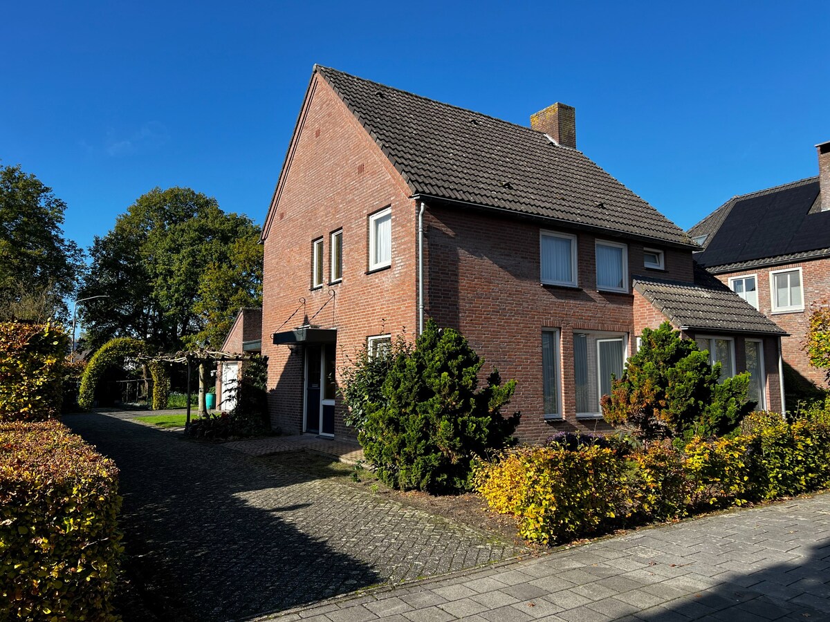 Vrijstaande woning op royaal perceel in het hart van Duizel 