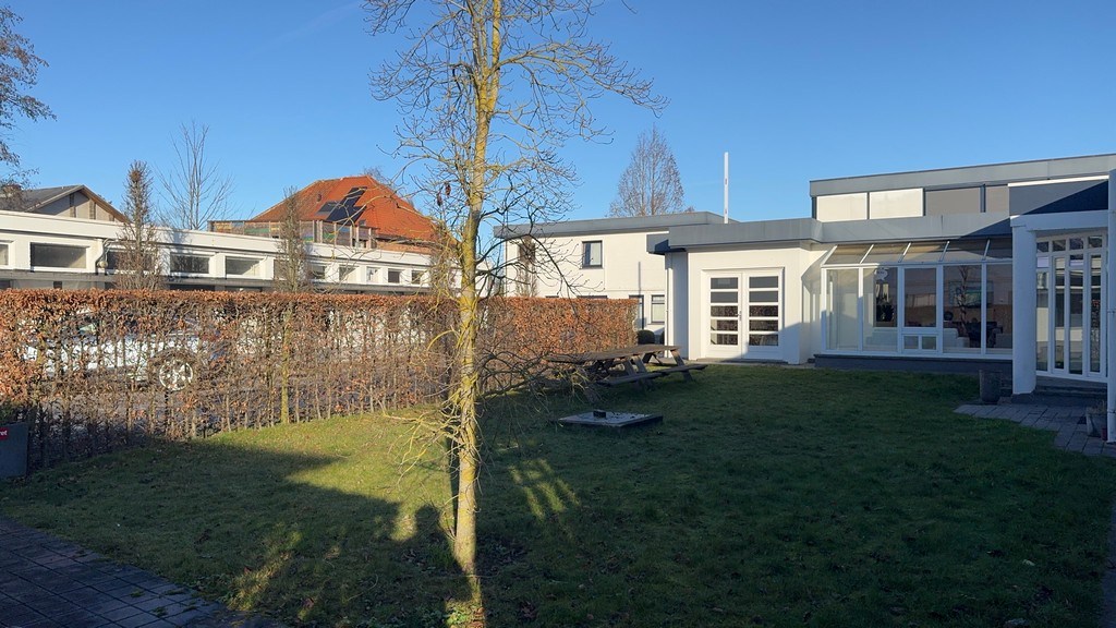 Ingedeelde kantoorruimte te huur vlakbij R4 en E40 in Drongen