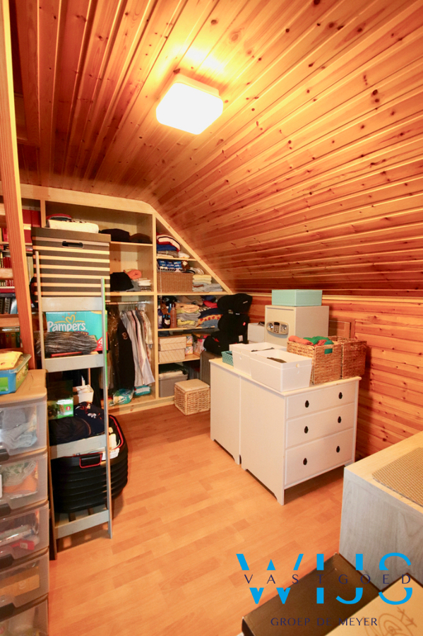 Instapklaar woonhuis met 4 slaapkamers op 936m² te Zelzate! 