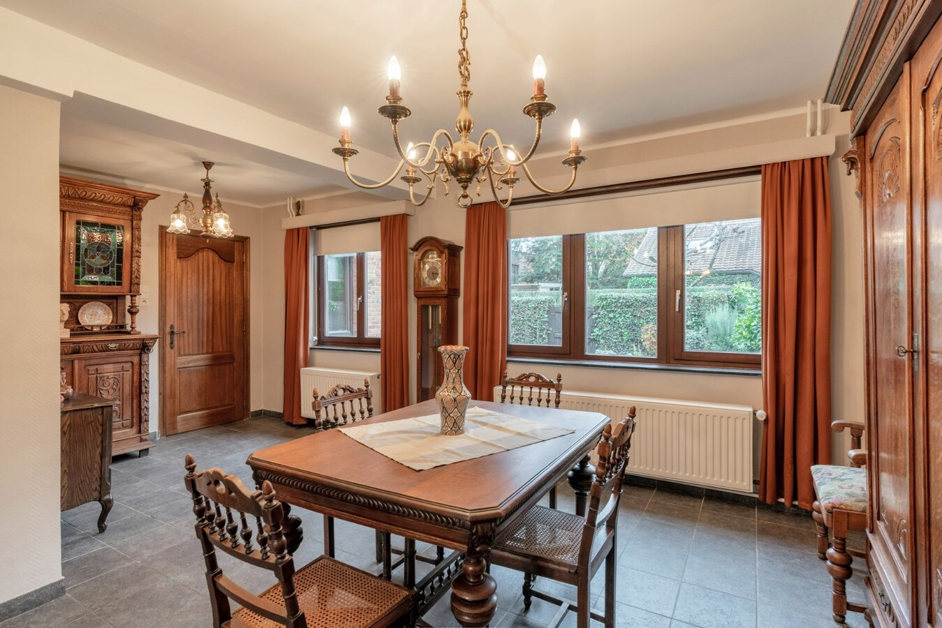 Instapklare woning op een leuke locatie te As. 