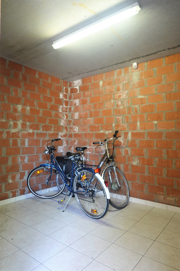 Appartement met autostaanplaats, fietsenberging en terras 