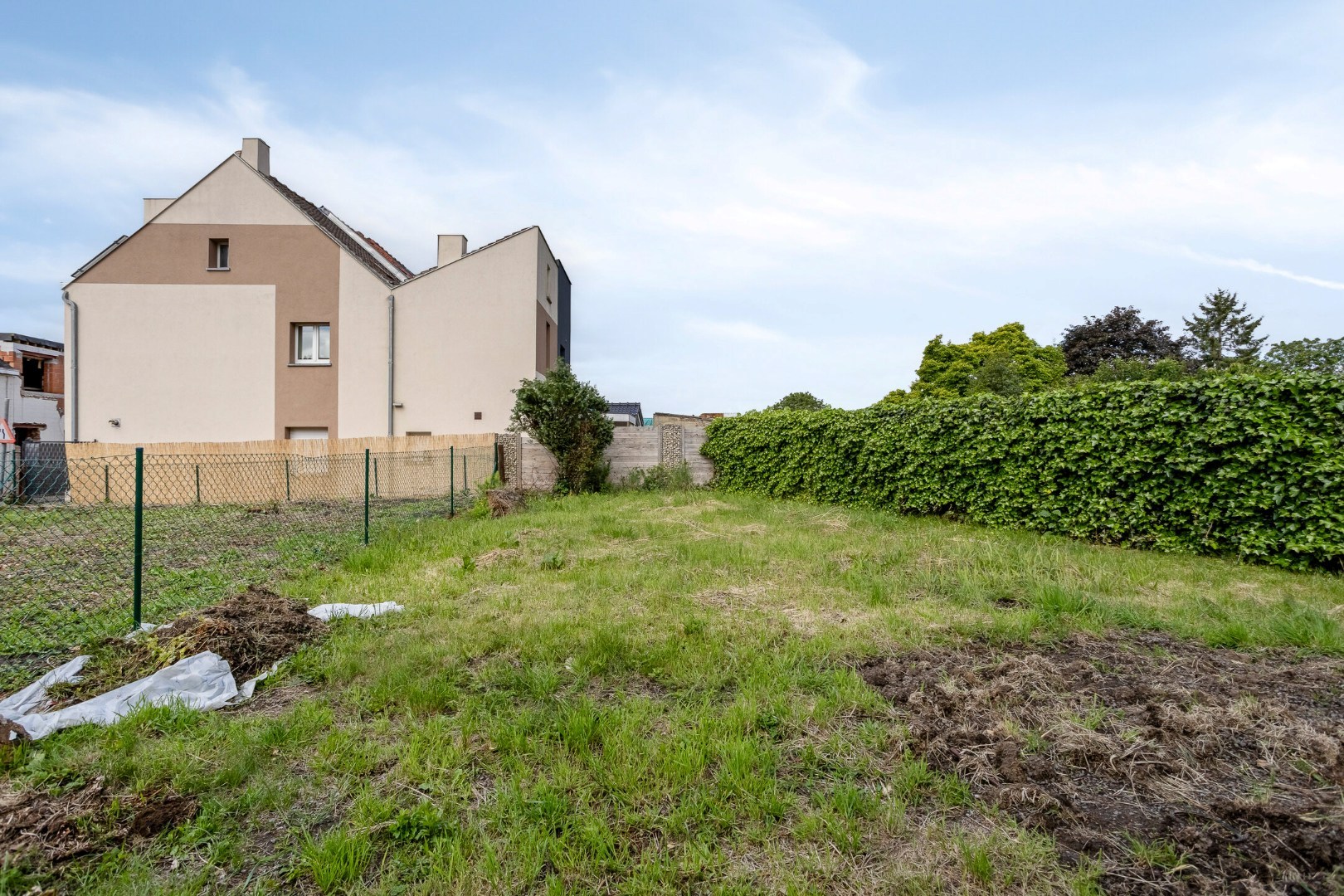 TE RENOVEREN WONING met 2/3/4 slaapkamers en tuin – 1640 SINT-GENESIUS-RODE 