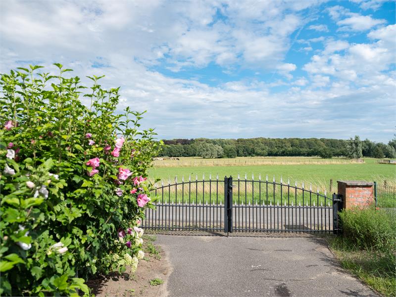 Interessant renovatieproject in groene omgeving 