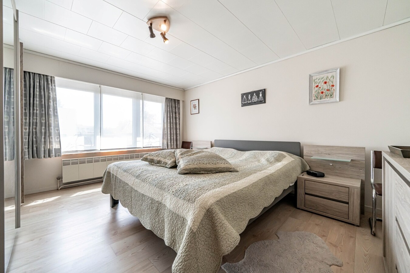 GERENOVEERDE, INSTAPKLARE GEZINSWONING MET 4 SLAAPKAMERS TE TUILT 