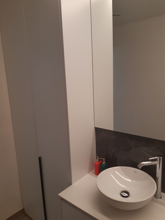 BEN-appartement met terras en tuintje. 