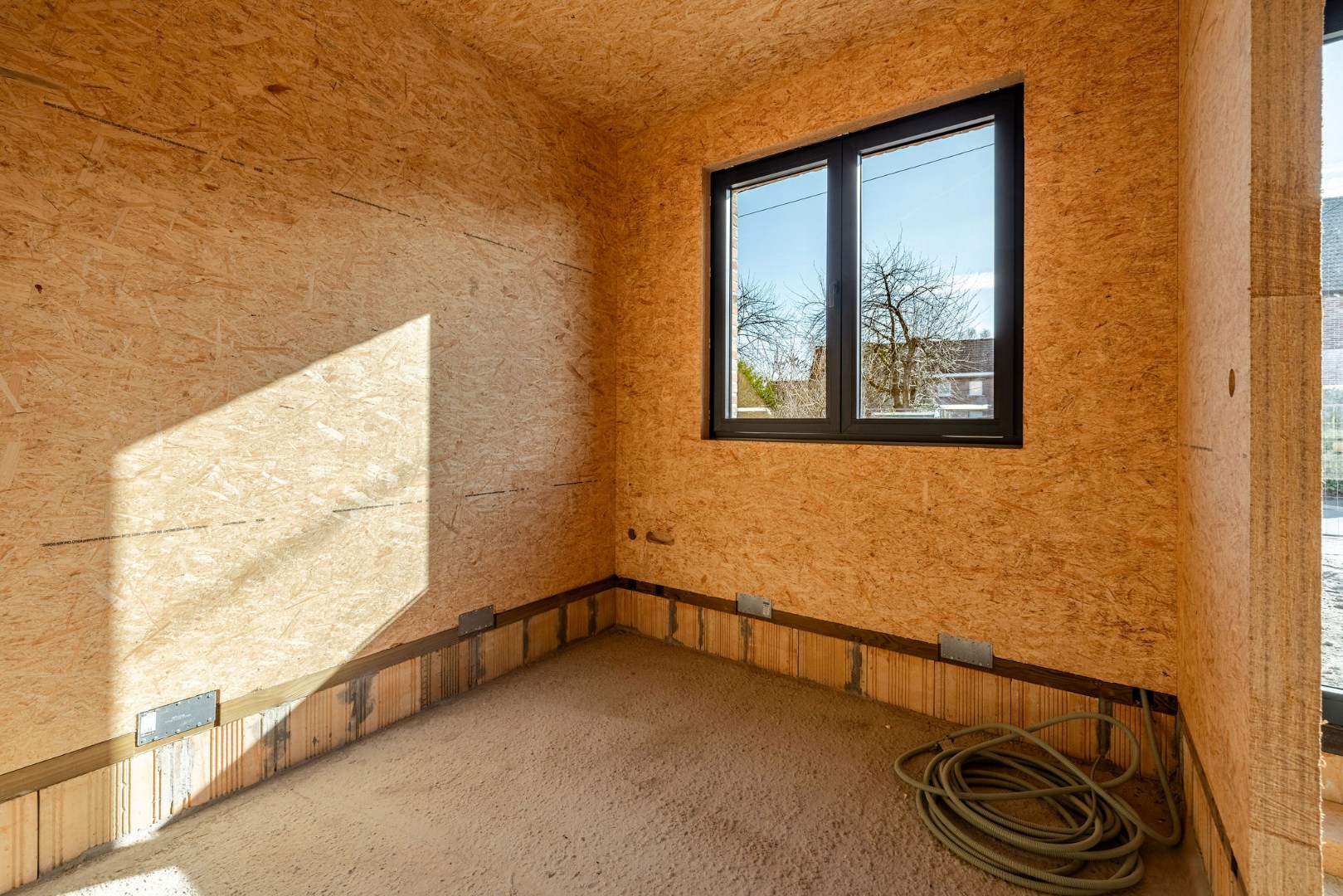 Exclusieve woning met 5 slaapkamers en royale tuin in Kruibeke, vlak bij Antwerpen 