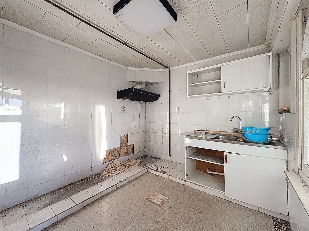 Te renoveren woonhuis met bouwgrond te Balegem/Elene 