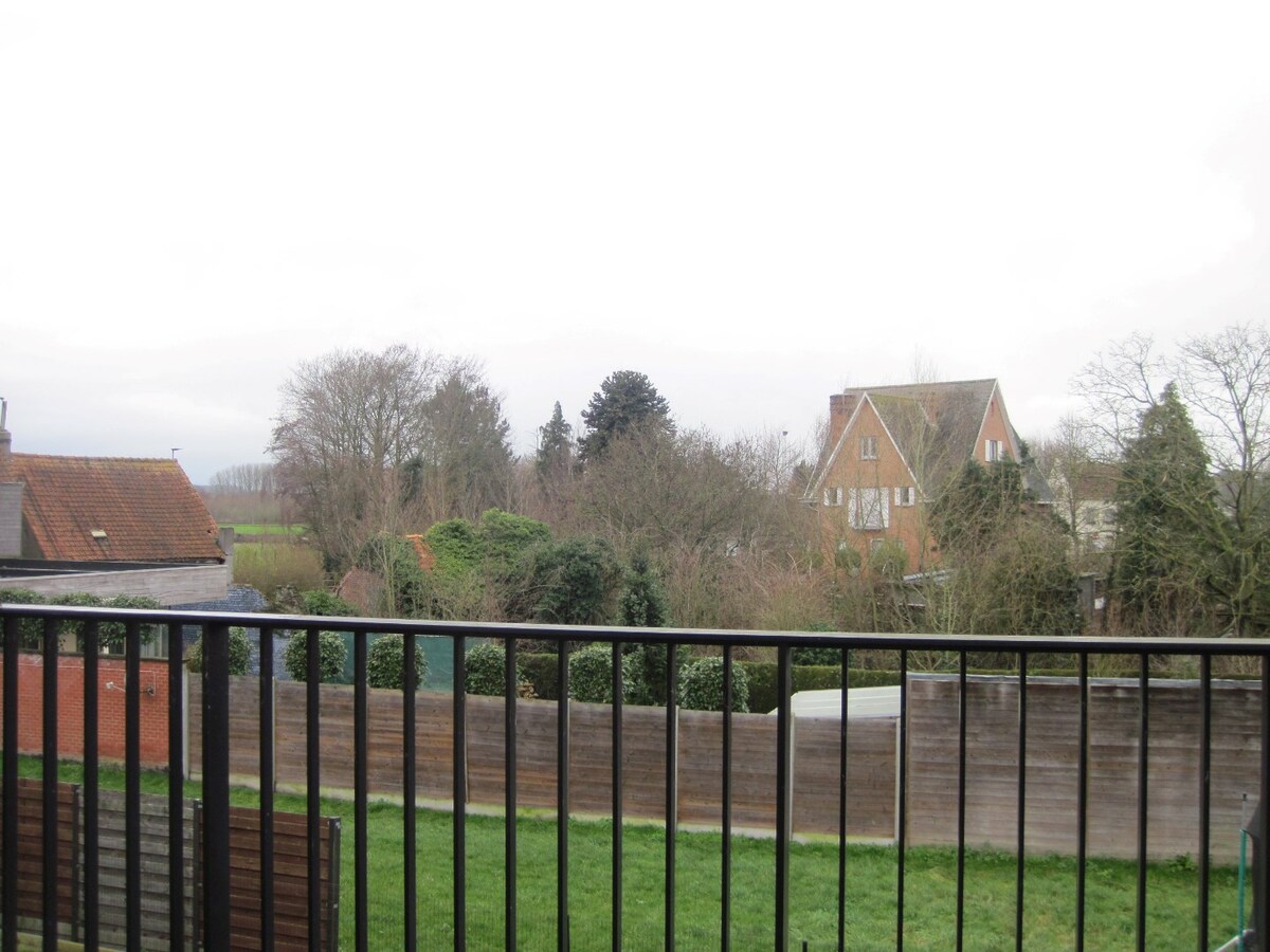 Modern, eigentijds BEN appartement . 