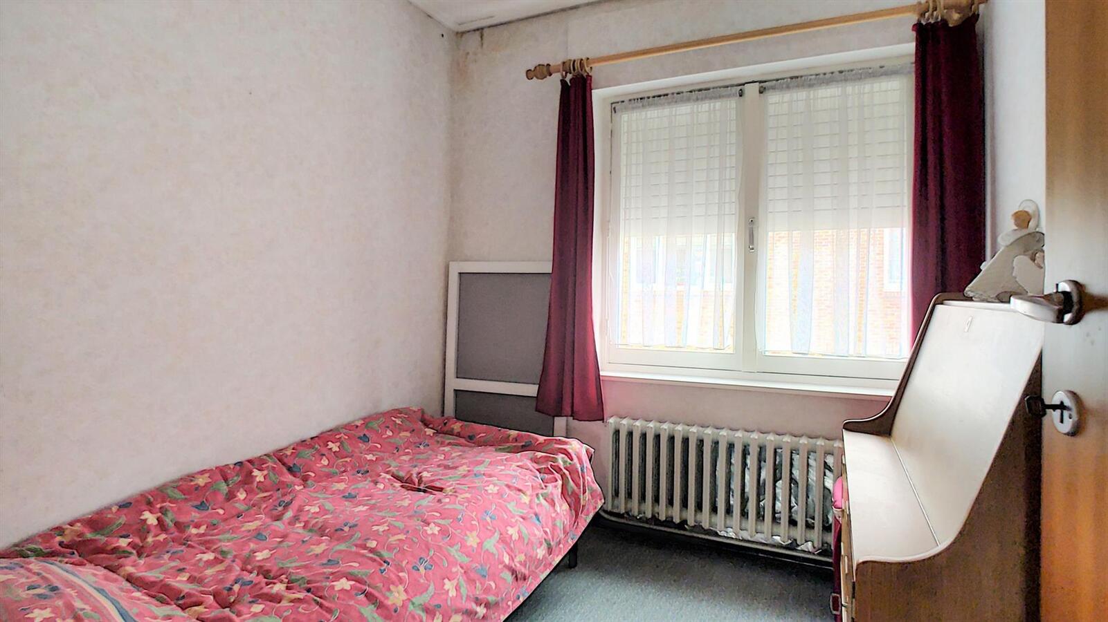 Goed gelegen, op te frissen gezinswoning - Heist 