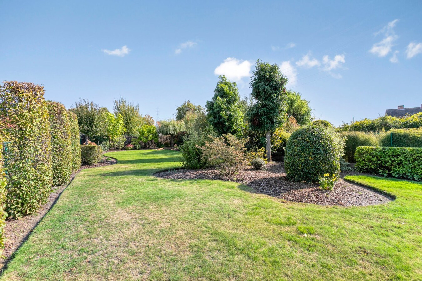Verzorgde woning met 3 slaapkamers op een perceel van 855 m2 