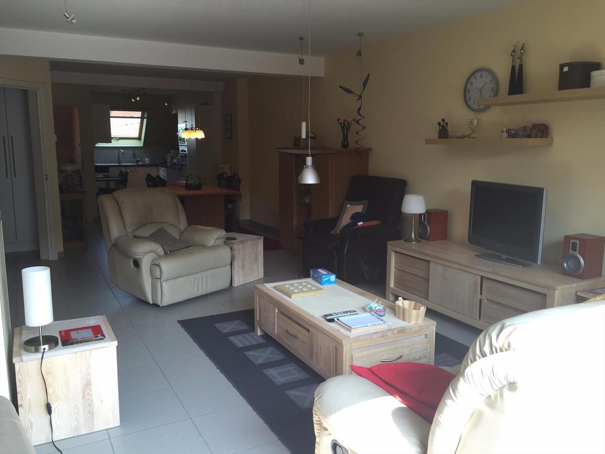 RECENT RUIM DUPLEX APPARTEMENT OP ZEER CENTRALE LIGGING TE BREDENE DUINEN 