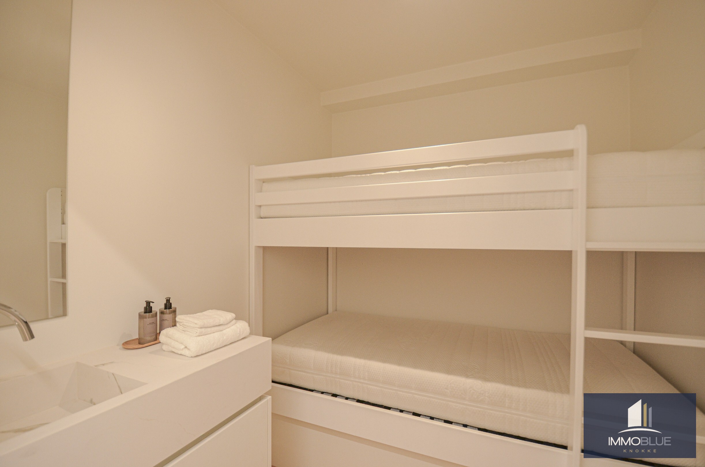 Subliem gerenoveerd appartement met frontaal zeezicht en een tijdloze, uiterst verfijnde afwerking. 