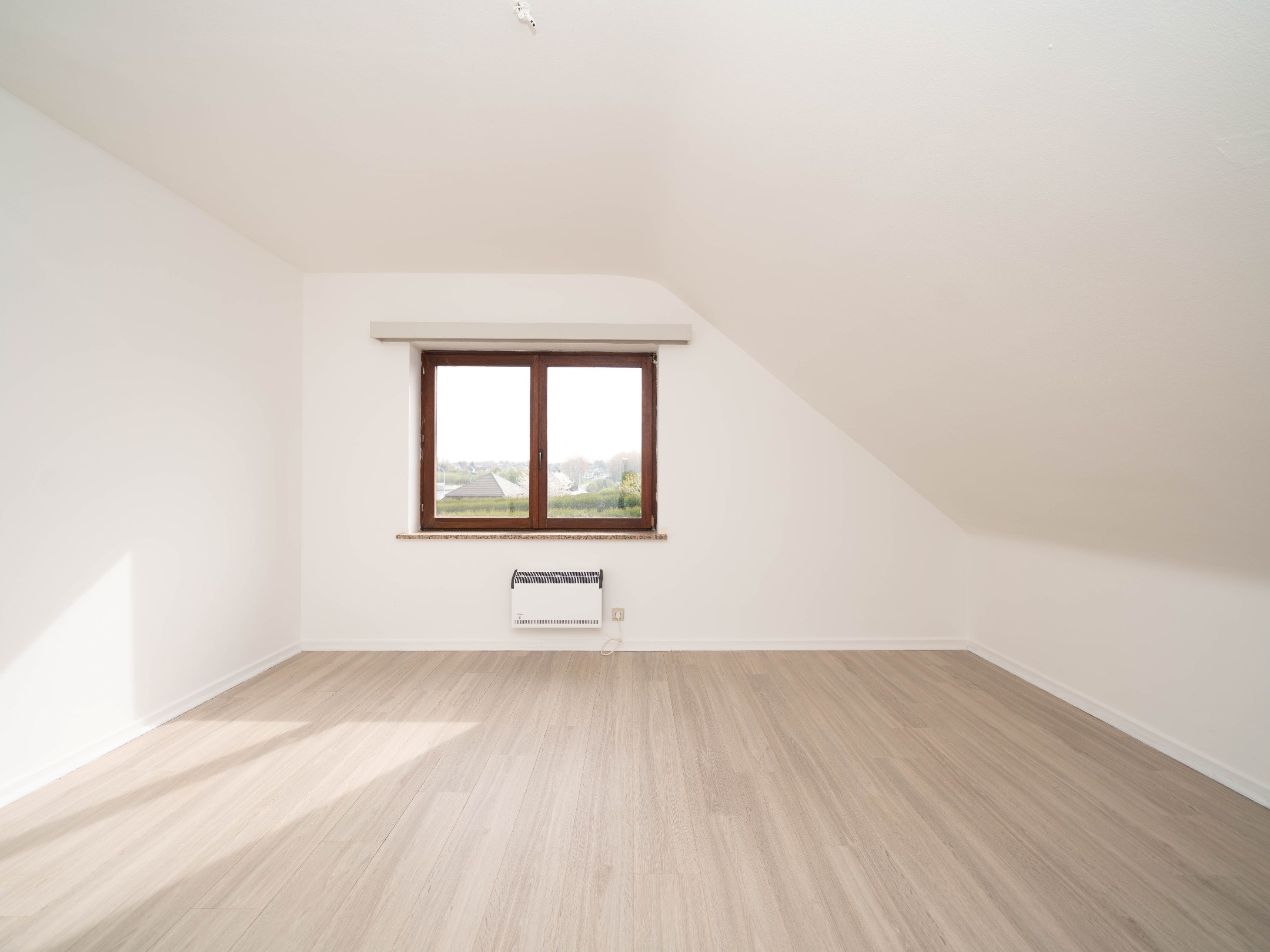 Ruim (102m²) 2-kamer appartement in kleinschalig gebouw 