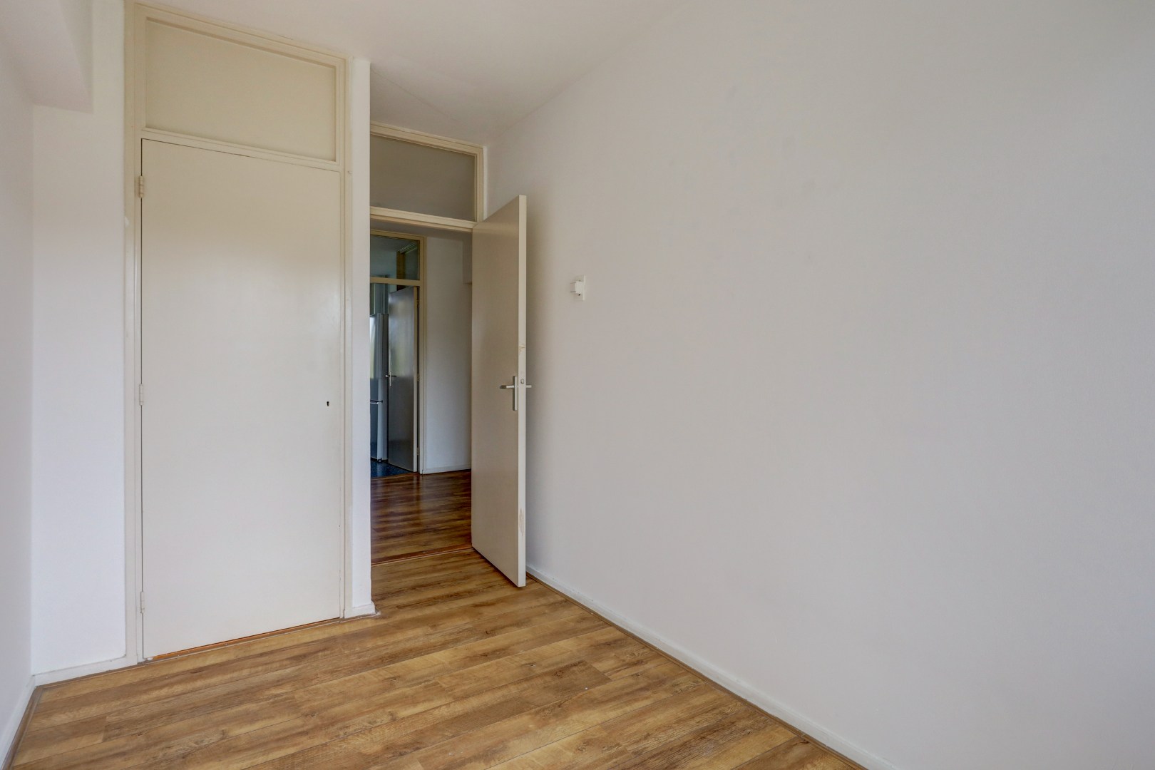 4-kamer appartement op de 1e verdieping, met 2 balkons, berging in de onderbouw en gelegen op eigen grond! 