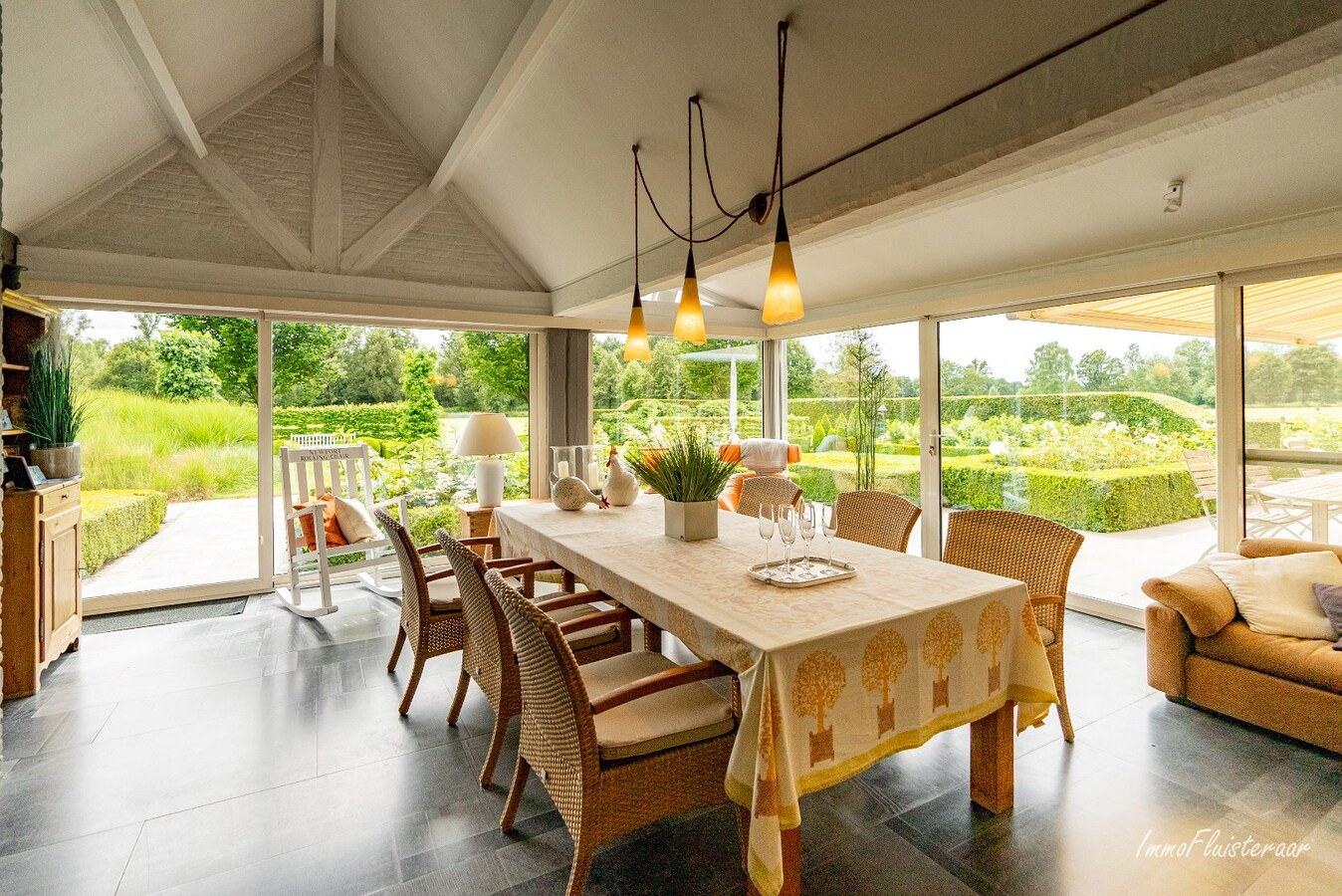 Manoir exclusif avec écuries, piscine et court de tennis sur un domaine d'environ 9 hectares à Retie. 