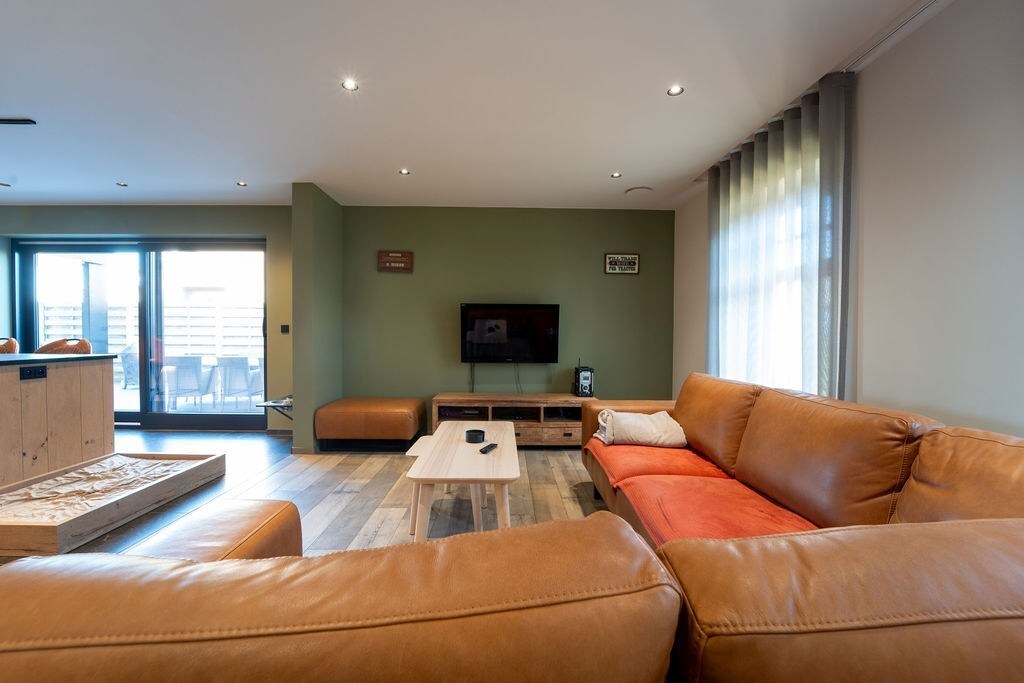 PRACHTIG GERENOVEERDE WONING MET 3 SLAAPKAMERS, 2 BADKAMERS, INPANDIGE GARAGE EN PAARDENSTALLINGEN MET ENERGIEZUINIG EPC TE WIJER (NIEUWERKERKEN) 