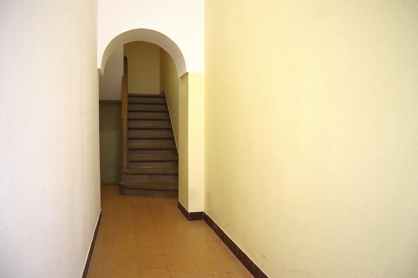 Nieuw gerenoveerd 1 slaapkamer appartement/studio te Elsene 