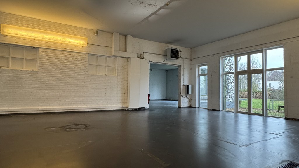 Multifunctionele ruimtes te huur vlakbij R4 en E40 in Drongen