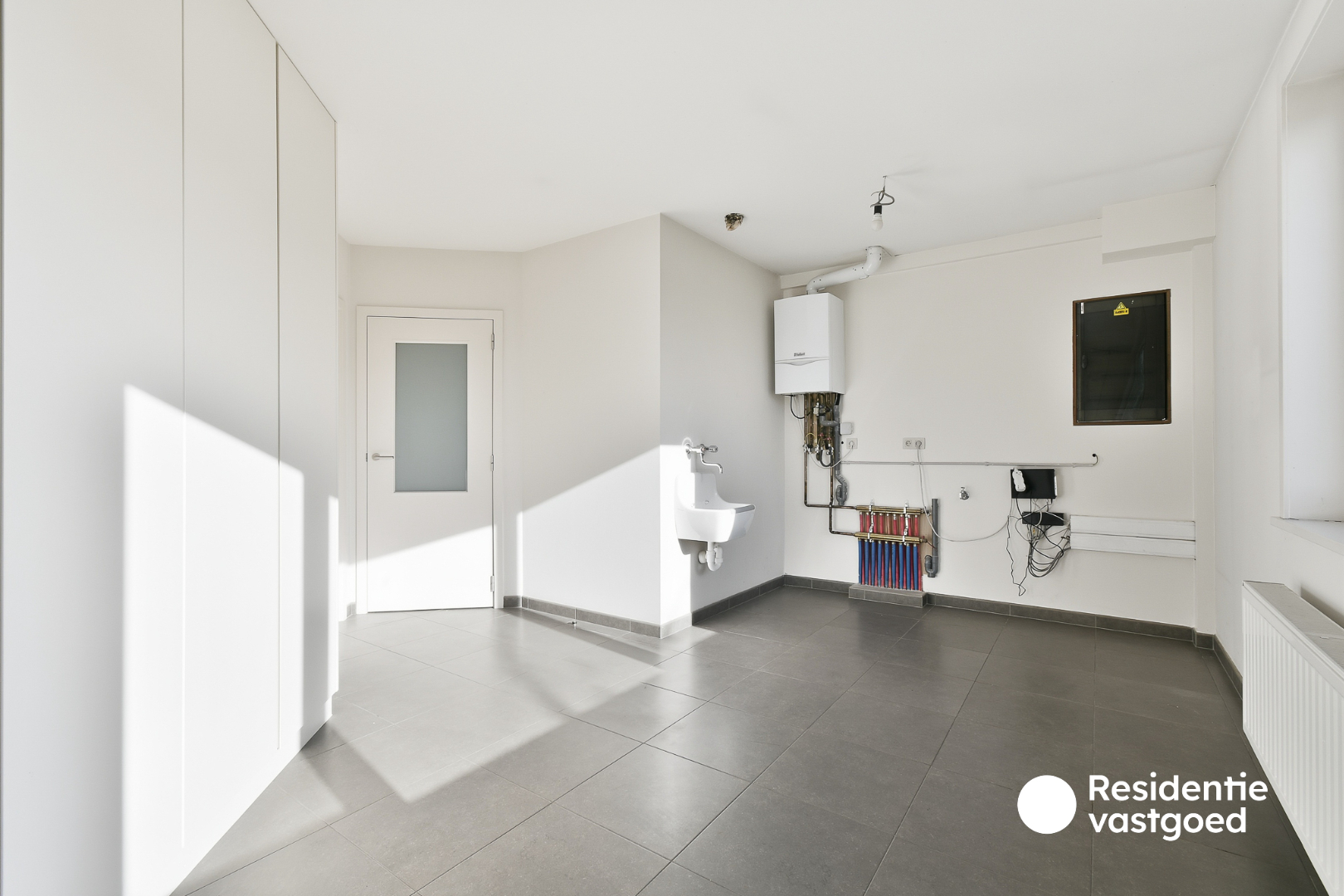 Zeer ruim en modern appartement te huur in Eernegem 