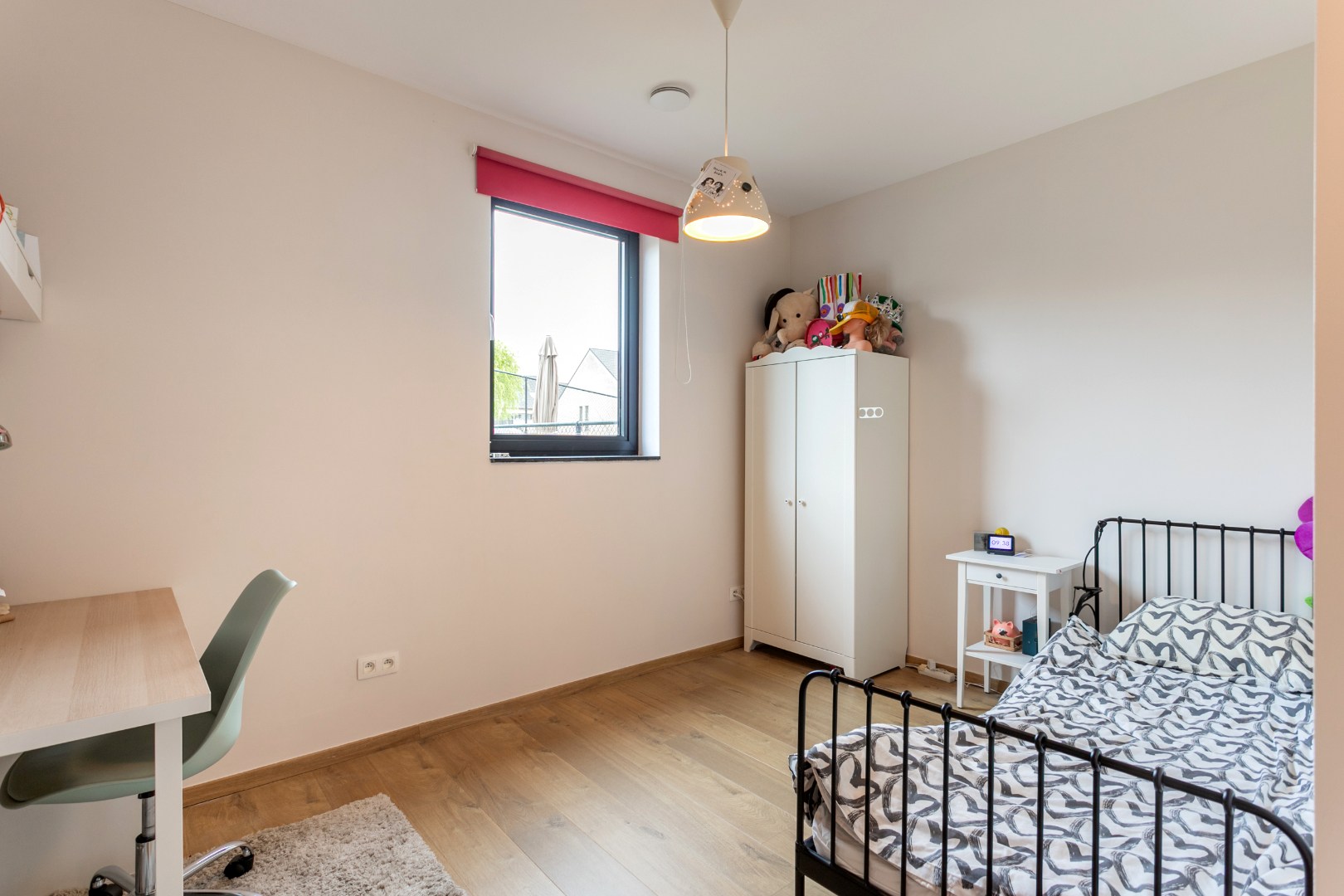 Instapklaar en energiezuinig gelijkvloers appartement met 2 SLPKS, tuin en terras 