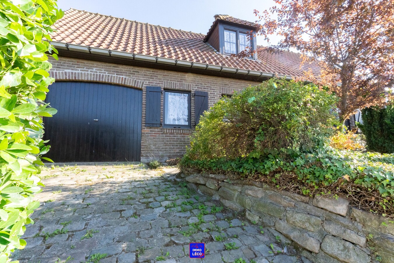 Villa "Semi Plain-Pied" érigée sur une parcelle de 669m², 2 garages, parking privé ! 