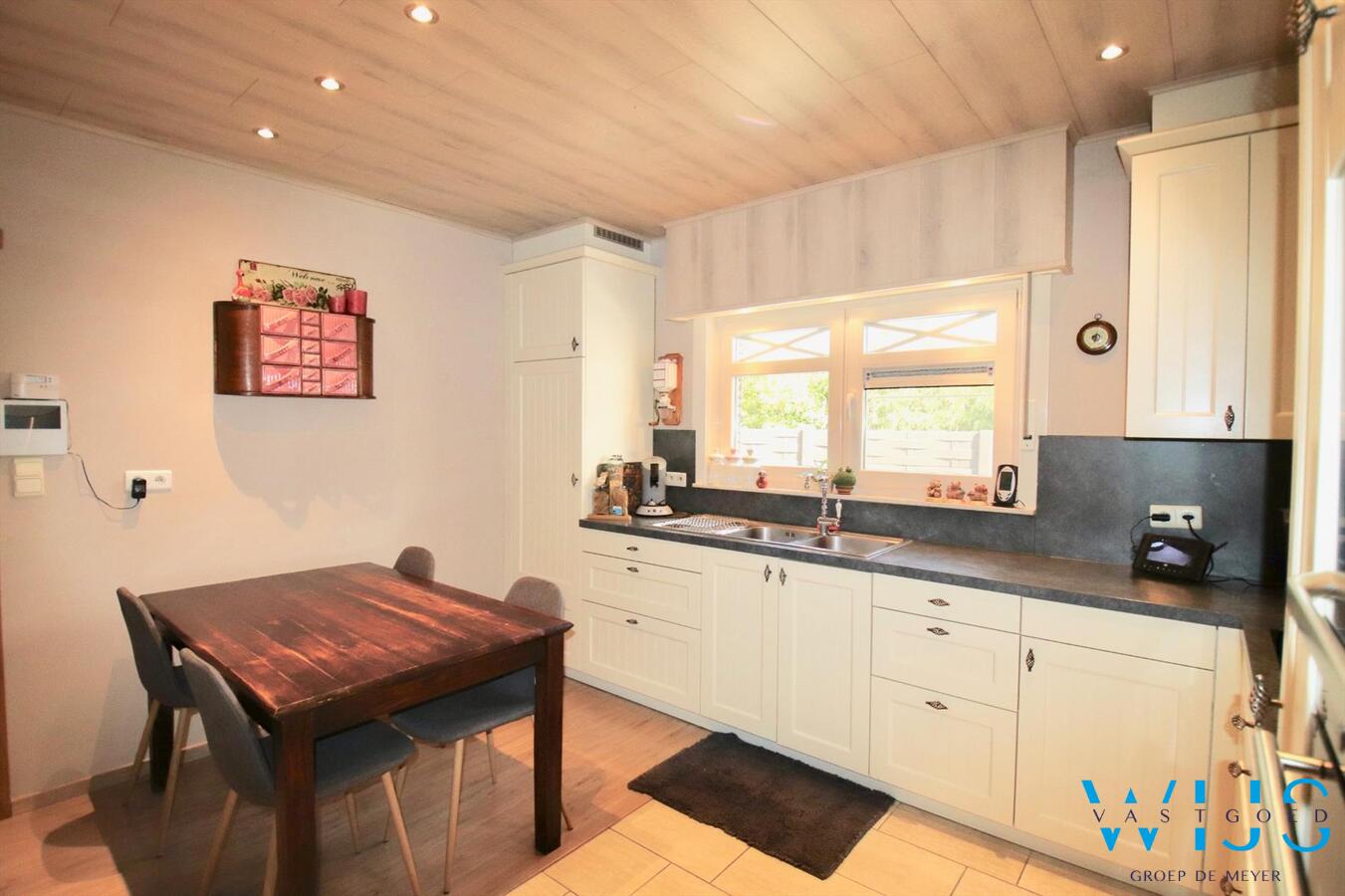 Piekfijn onderhouden en gerenoveerde bungalow te Zelzate! 