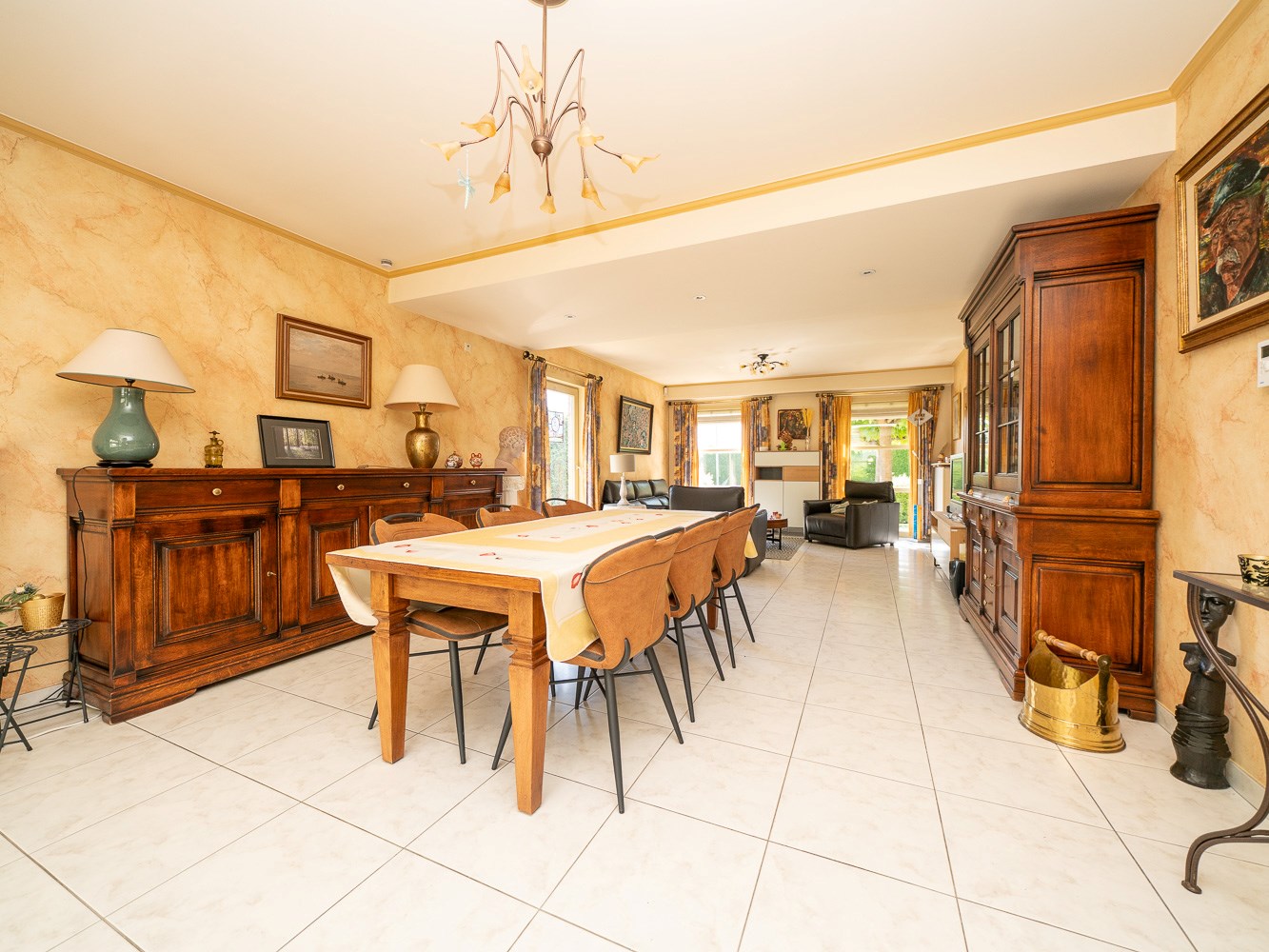 Instapklare, vrijstaande villa met 4 kamers op toplocatie 