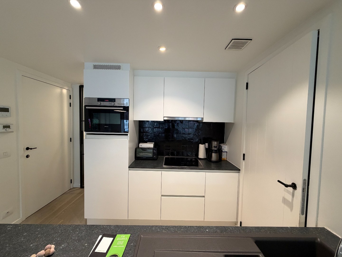 Appartement met 2 slaapkamers en garage te huur in het centrum van Waregem 