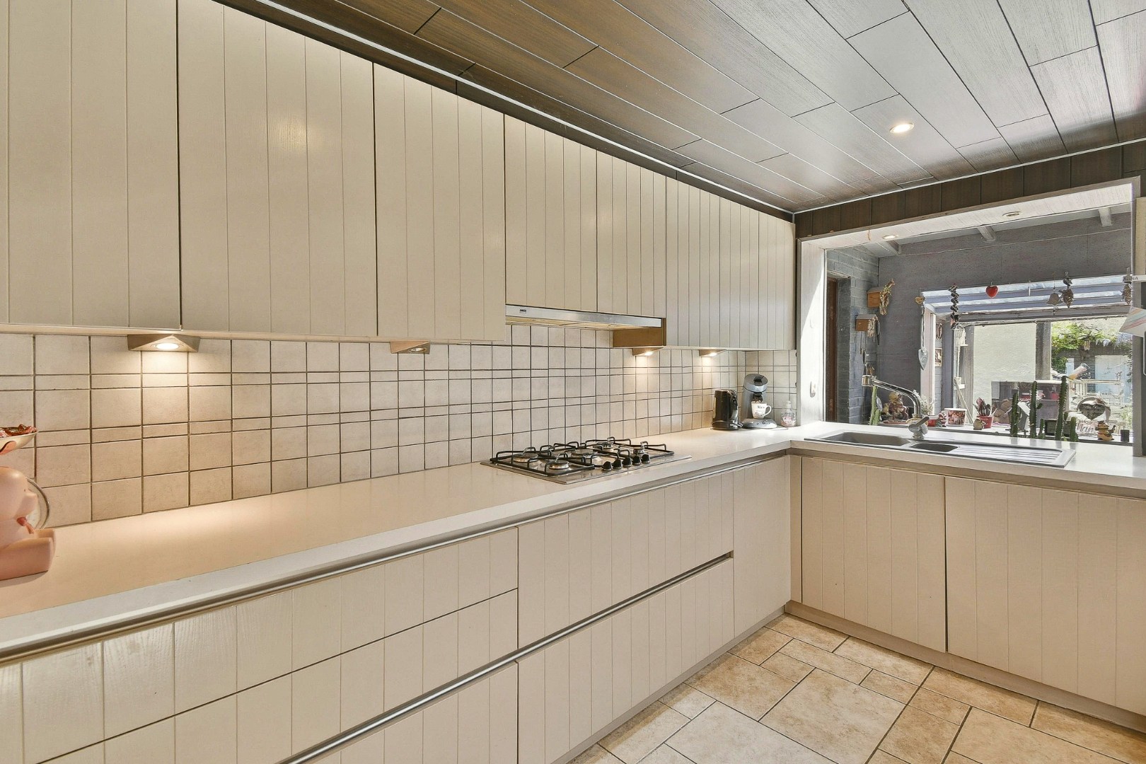 Woning met drie slaapkamers, garage en zonnige tuin 