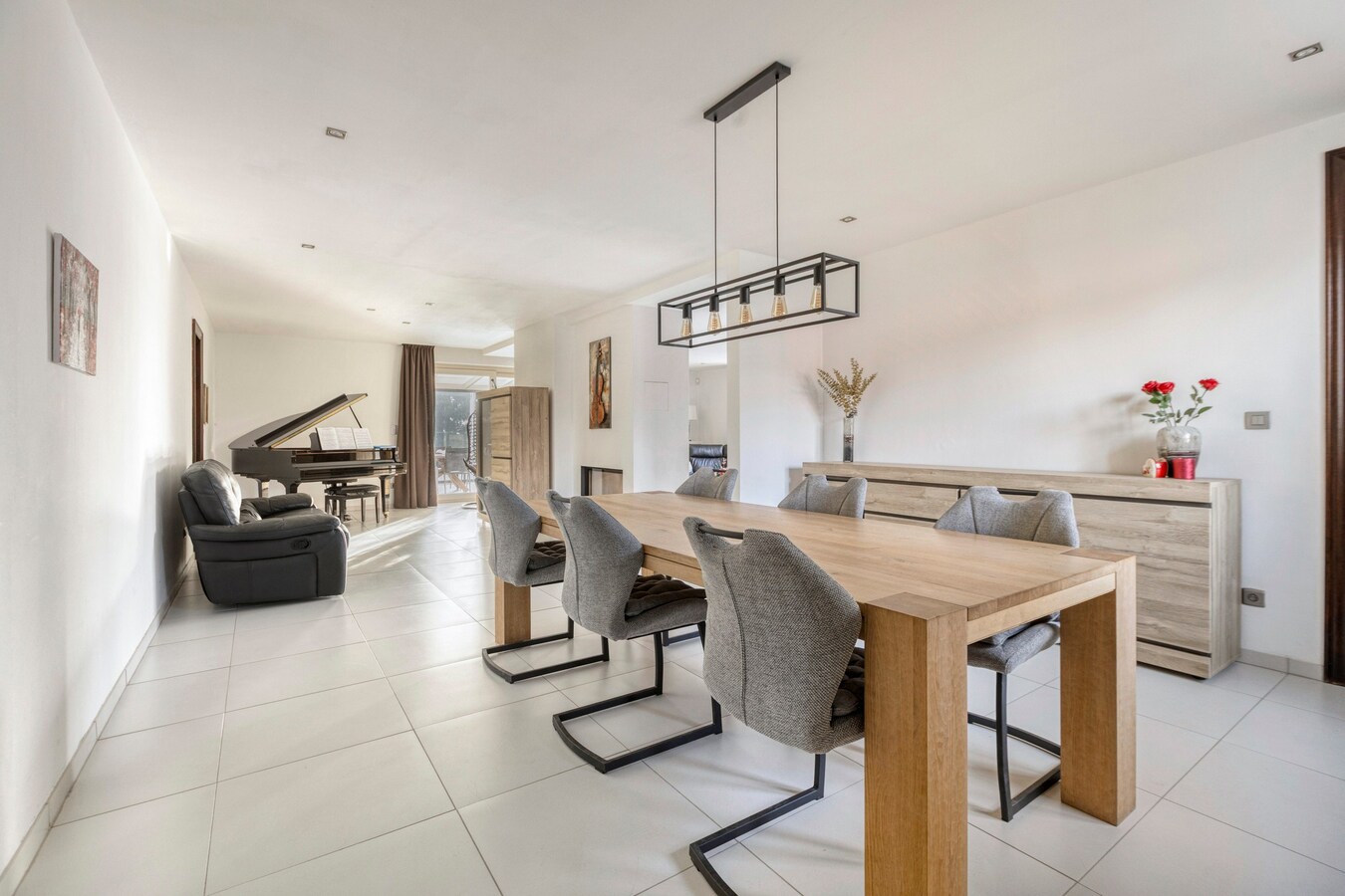 Instapklare villa met zwembad. Landelijke ligging in Leut (Maasmechelen). 