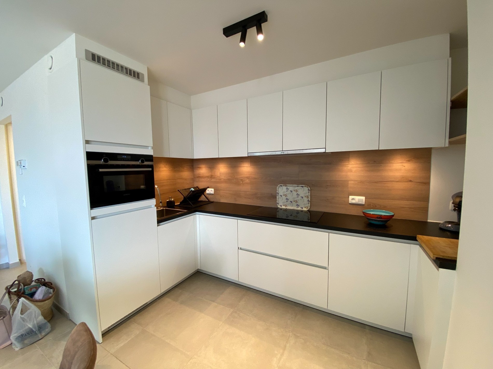 MEUBLÉ - Appartement en duplex AVEC DEUX CHAMBRES situé à DUINENWATER à Knokke-Heist. 