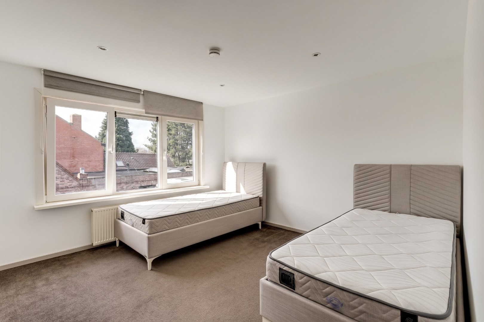 Ruime woning voor gemengd gebruik met loods te koop, wonen en werken op één toplocatie in Zelzate 