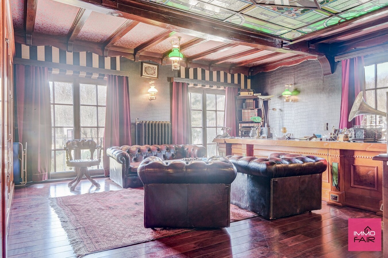 Polyvalent hotel op perceel van 2755 m² 