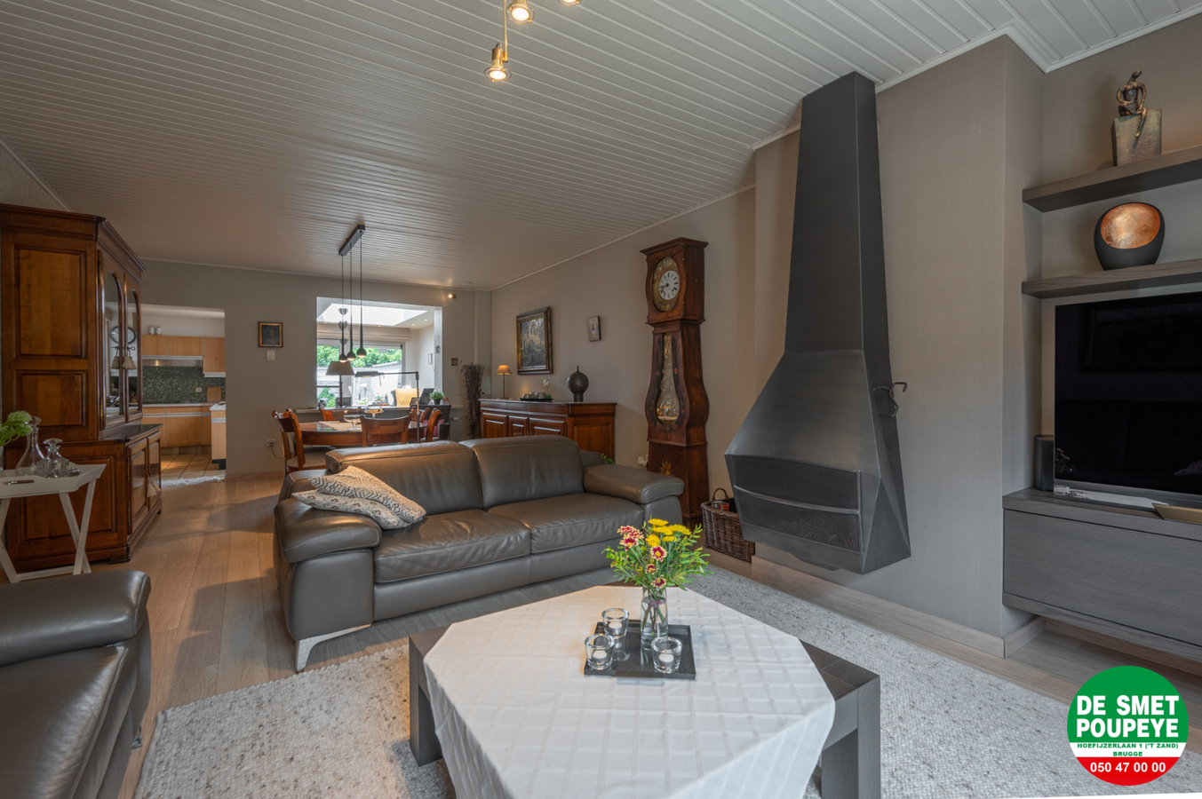 Verrassend ruime en goed onderhouden woning met ruime garage 