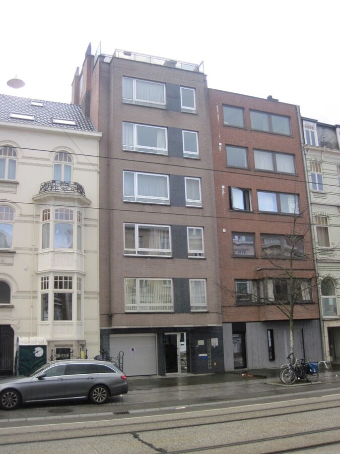 Ruim appartement (4°V) nabij St-Pieters-station 