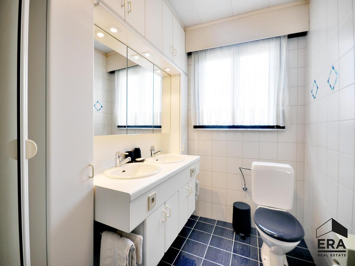 Dé ideale stadswoning. Gelegen in brede, doodlopende straat nabij UZ. 